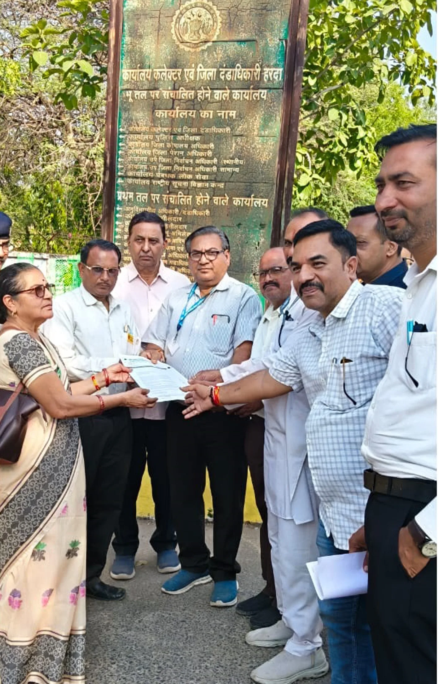 पेंशनर्स ने 9 सूत्रीय मांगों को लेकर सौंपा ज्ञापन