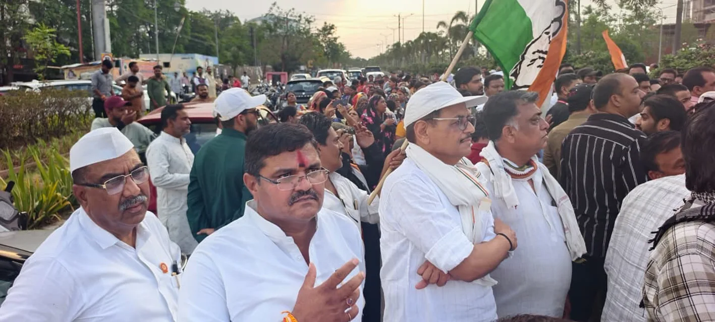 महिला आरक्षण लागू करने की मांग को लेकर निकाला पैदल मार्च