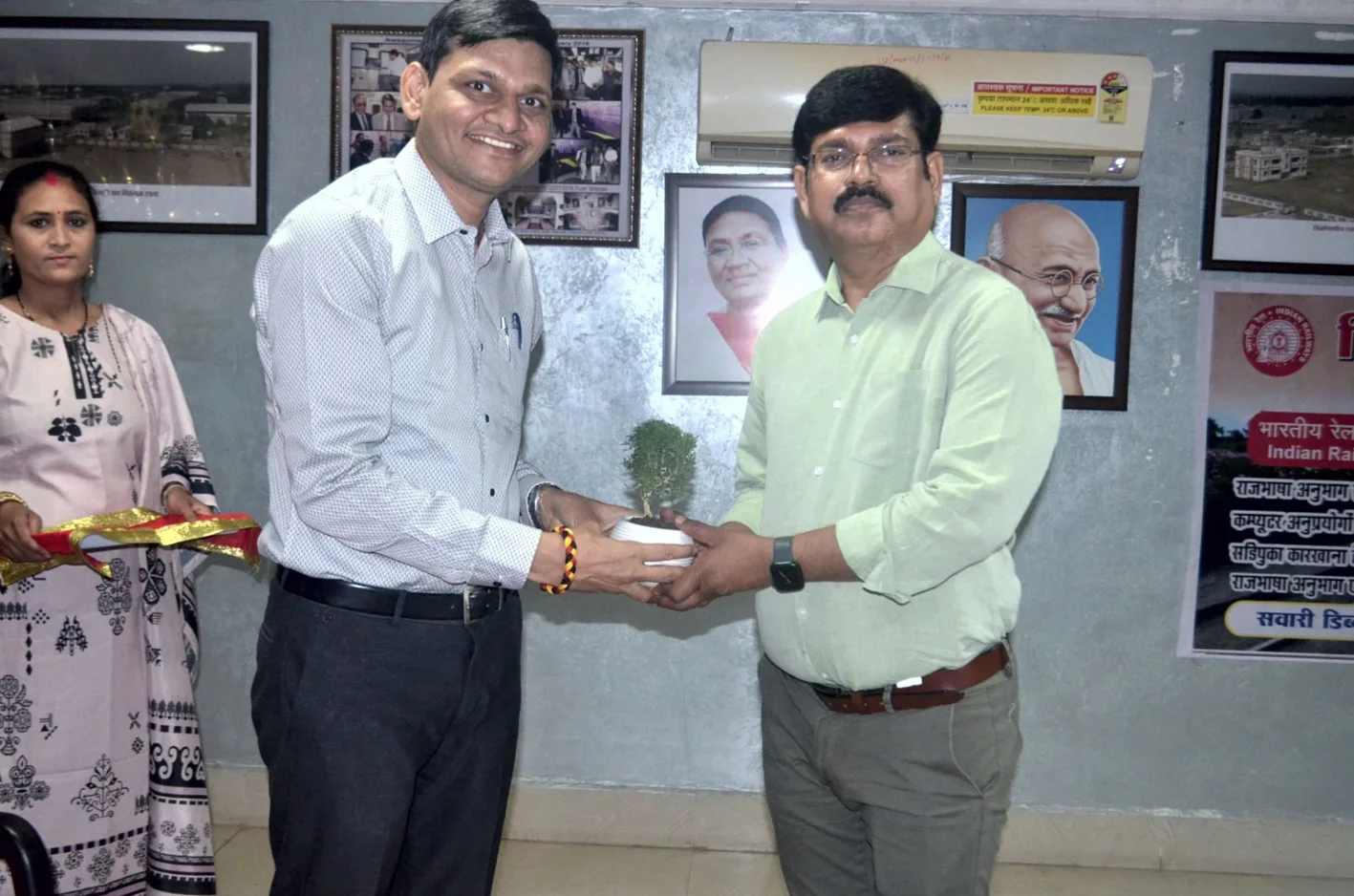 सवारी डिब्बा पुनर्निर्माण कारखाना भोपाल में विश्व धरोहर दिवस एवं हिंदी कार्यशाला का आयोजन