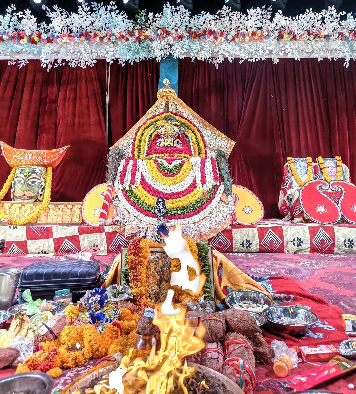 खाटू श्याम बाबा का सजा दरबार, देर रात तक गूंजती रही भजन संध्या