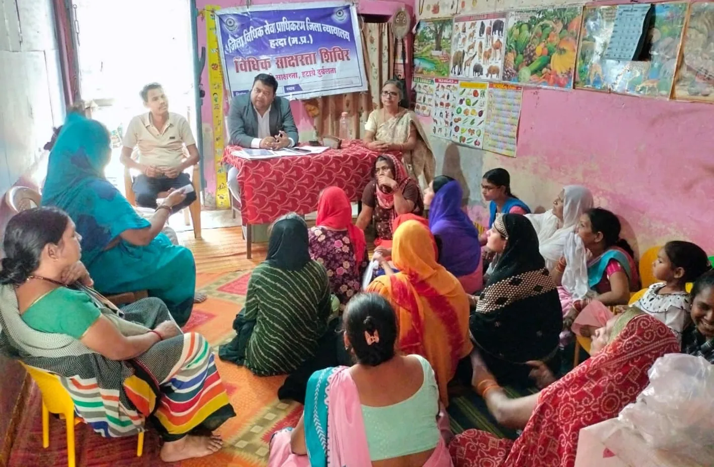 आंगनवाड़ी केन्द्र में विधिक साक्षरता शिविर संपन्न