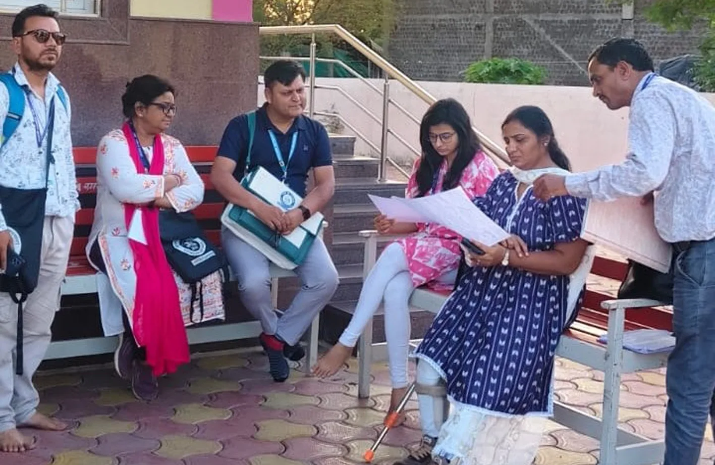 संयुक्त कलेक्टर ने हरदा व अबगांवकला में किया एचएलबी कार्य का निरीक्षण