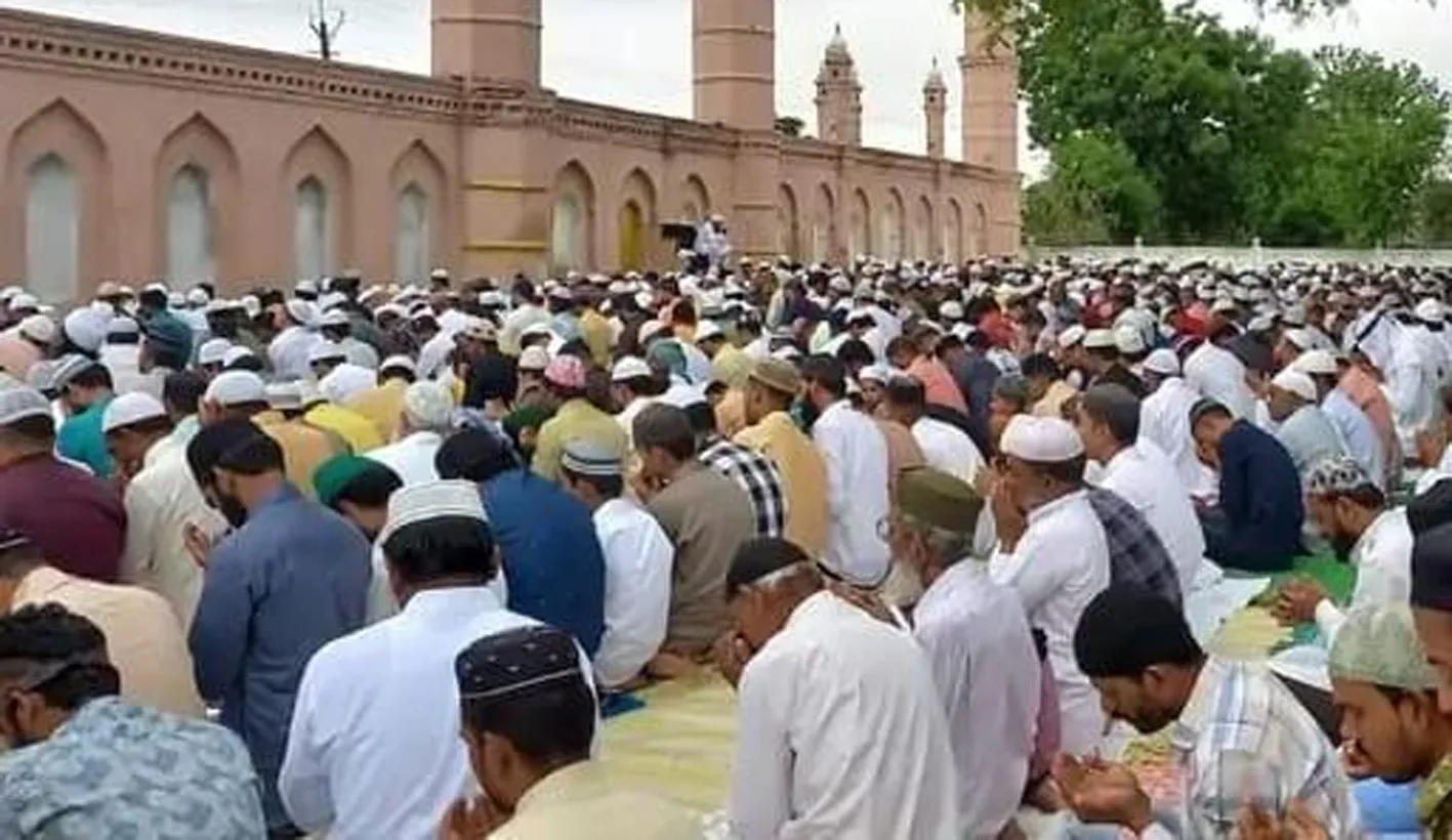 जगह-जगह अता हुई ईद की नमाज, शहर में दिखा शांति-सद्भावना का संदेश