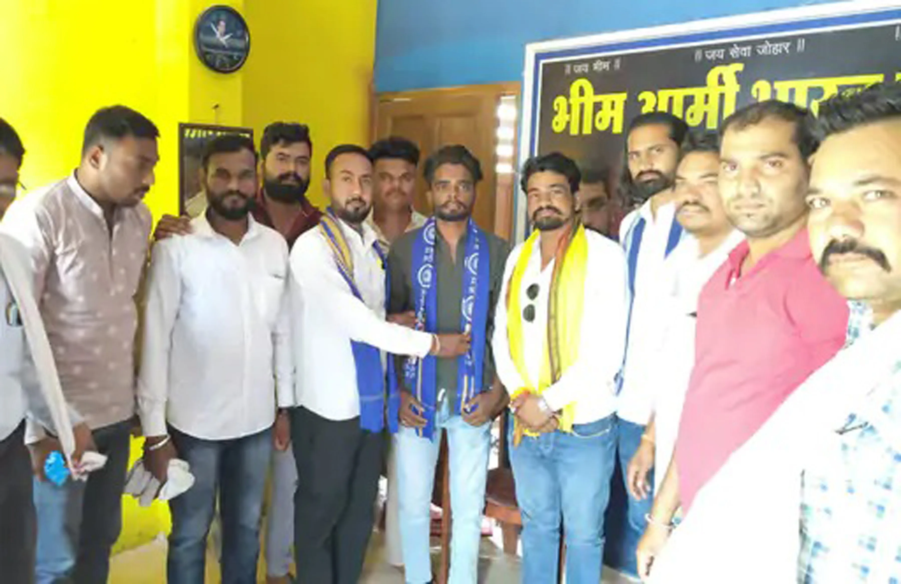 दलित नेता को दलाल कहने पर बढ़ा विवाद