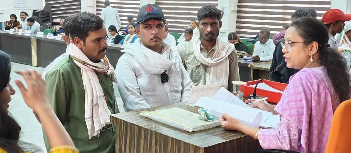 अधिकारियों ने जनसुनवाई में सुनी नागरिकों की समस्याएं