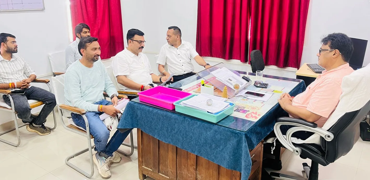 बाह्यस्रोत विद्युत कर्मचारियों की समस्याओं को लेकर की चर्चा