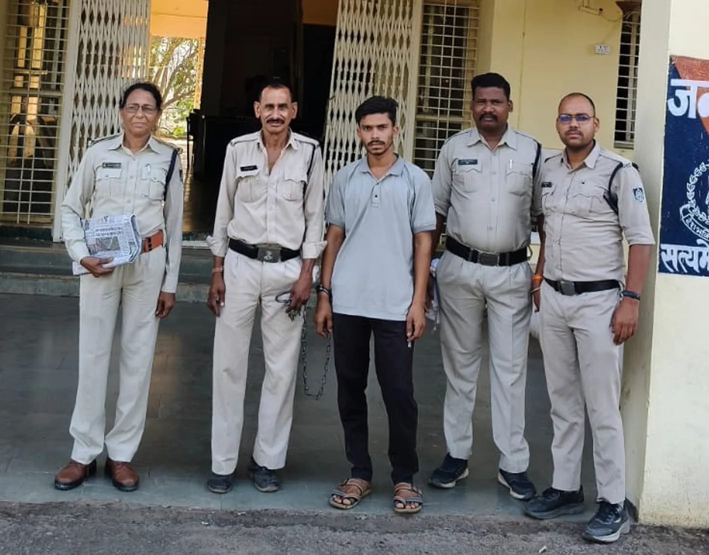 हत्या के सनसनीखेज प्रकरण में फरार आरोपी गिरफ्तार