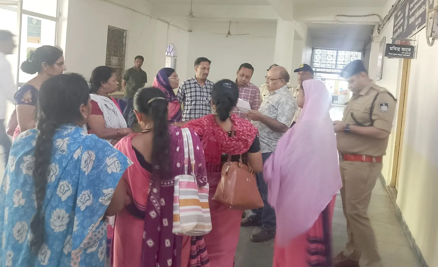 आंगनवाड़ी केन्द्रों में अवकाश एवं मानदेय भुगतान को लेकर सौंपा ज्ञापन