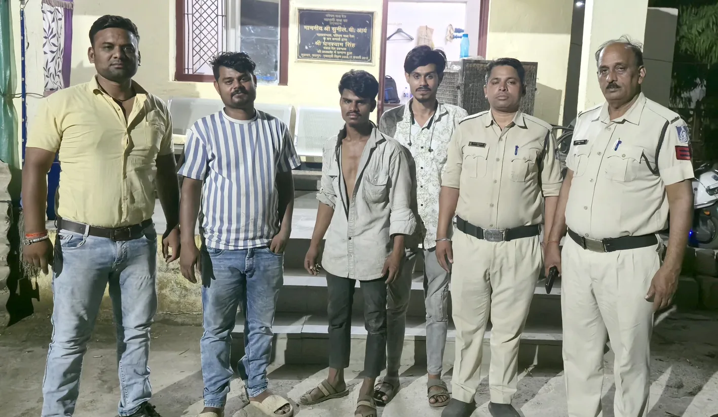 नशे की हालत में रेलवे ट्रैक पार कर रहे युवक की जीआरपी ने बचाई जान