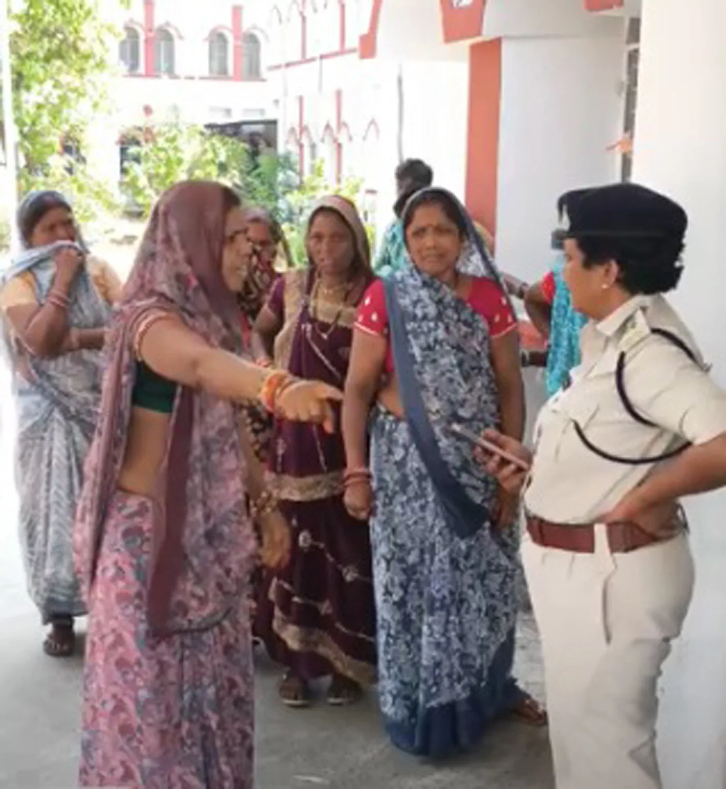 बुजुर्ग ने खाया जहर