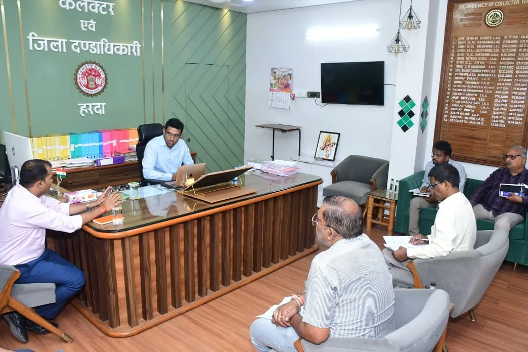 कलेक्टर ने जिले में उपार्जन व्यवस्था की समीक्षा की