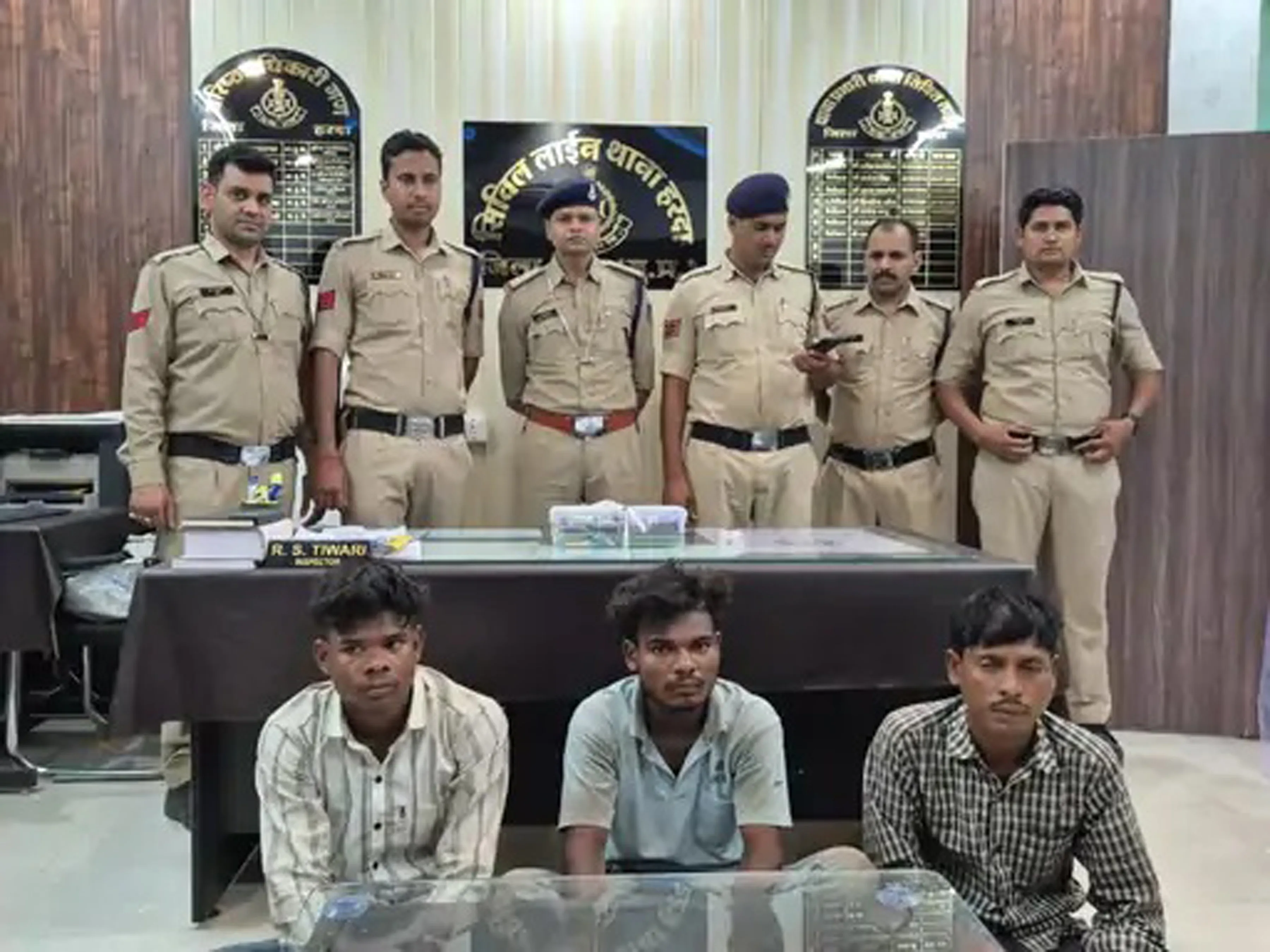 पुलिस ने चोरी के मामले में तीन आरोपियों को किया गिरफ्तार