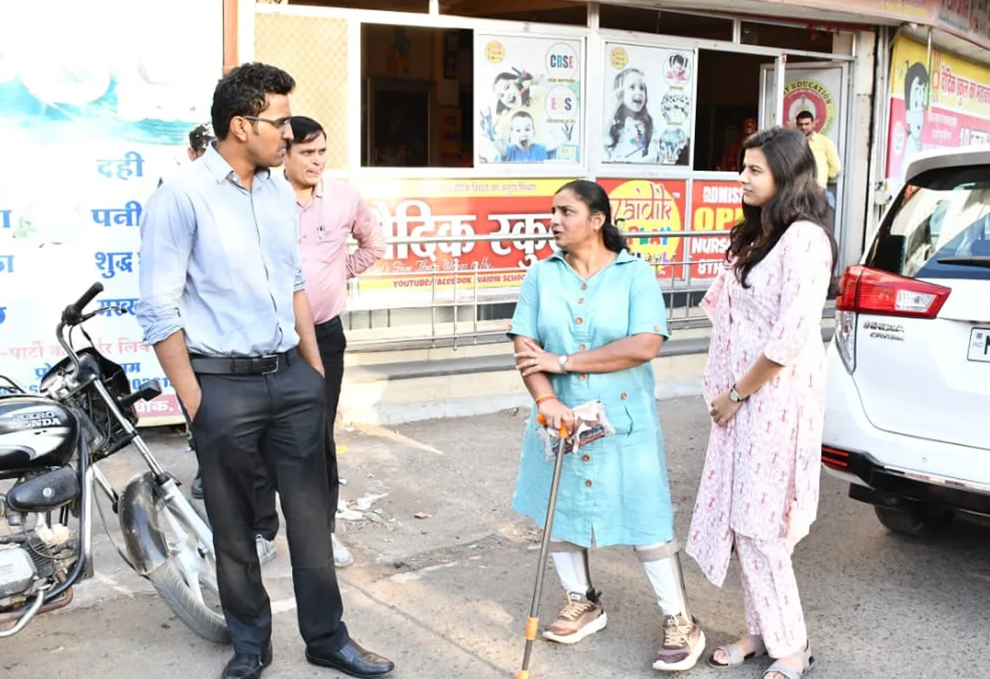 कलेक्टर ने किया एचएलबी कार्य का निरीक्षण