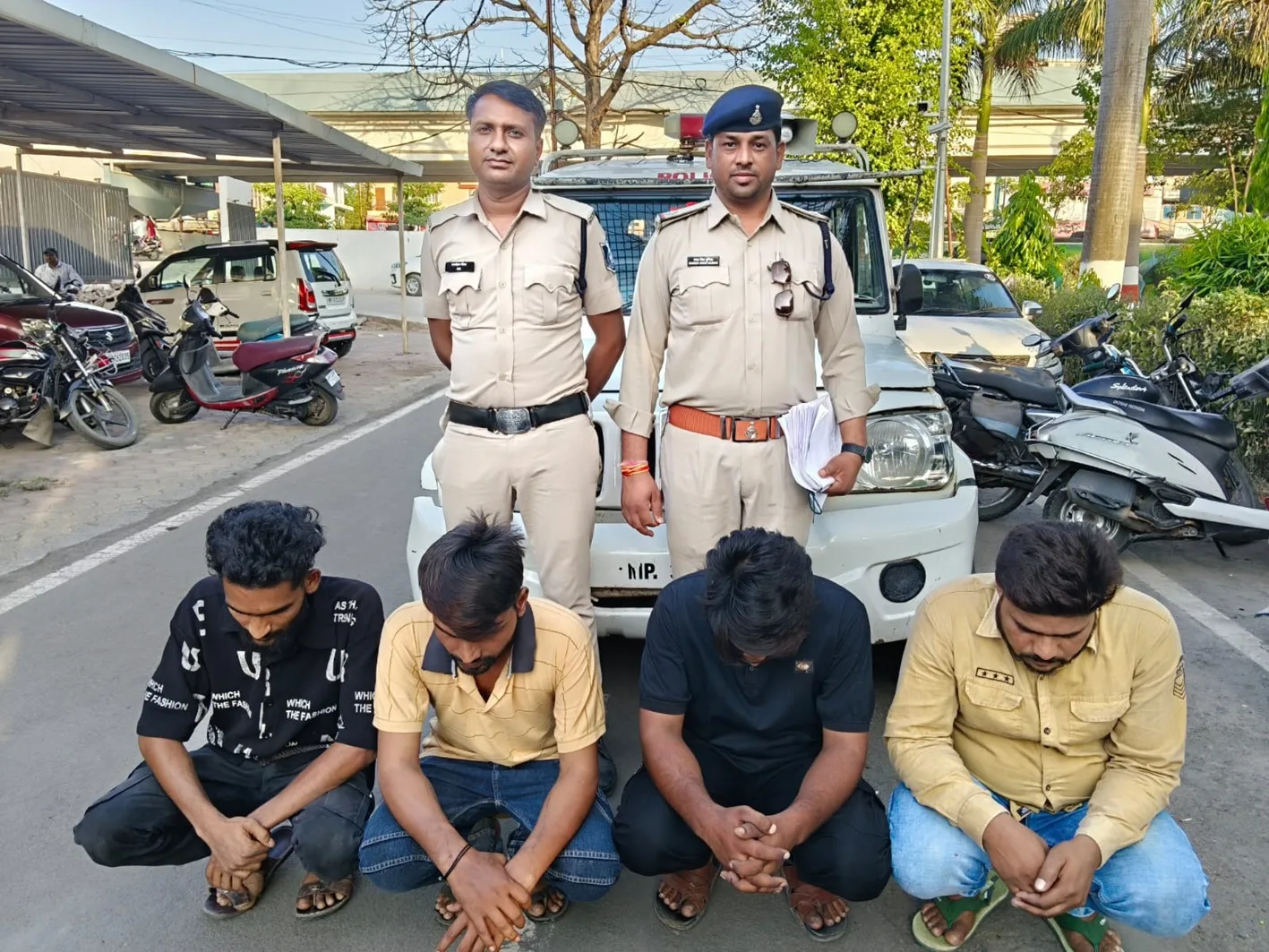 पुलिस ने ब्राउन शुगर बेचने वाले 4 आरोपियों को किया गिरफ्तार