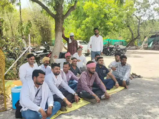 34 घंटे धरना देने वाले 10 किसानों को समन जारी