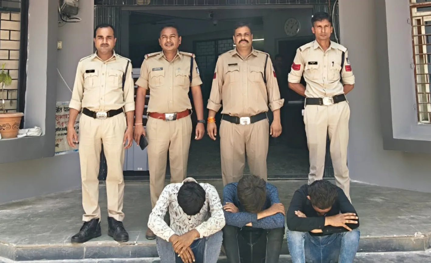 नशे पर प्रहार : 7 लाख से अधिक मूल्य की ड्रग्स जब्त, तीन गिरफ्तार