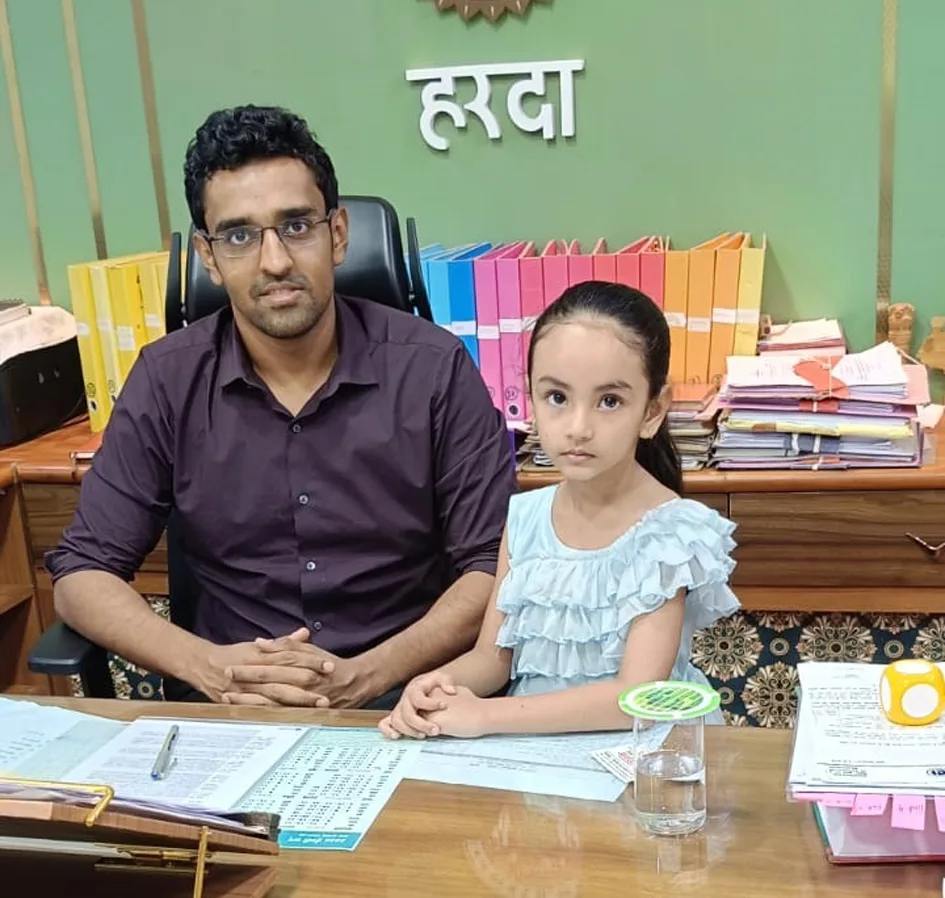 …..ओर कलेक्टर से मिलने पहुंची नन्ही पाविका