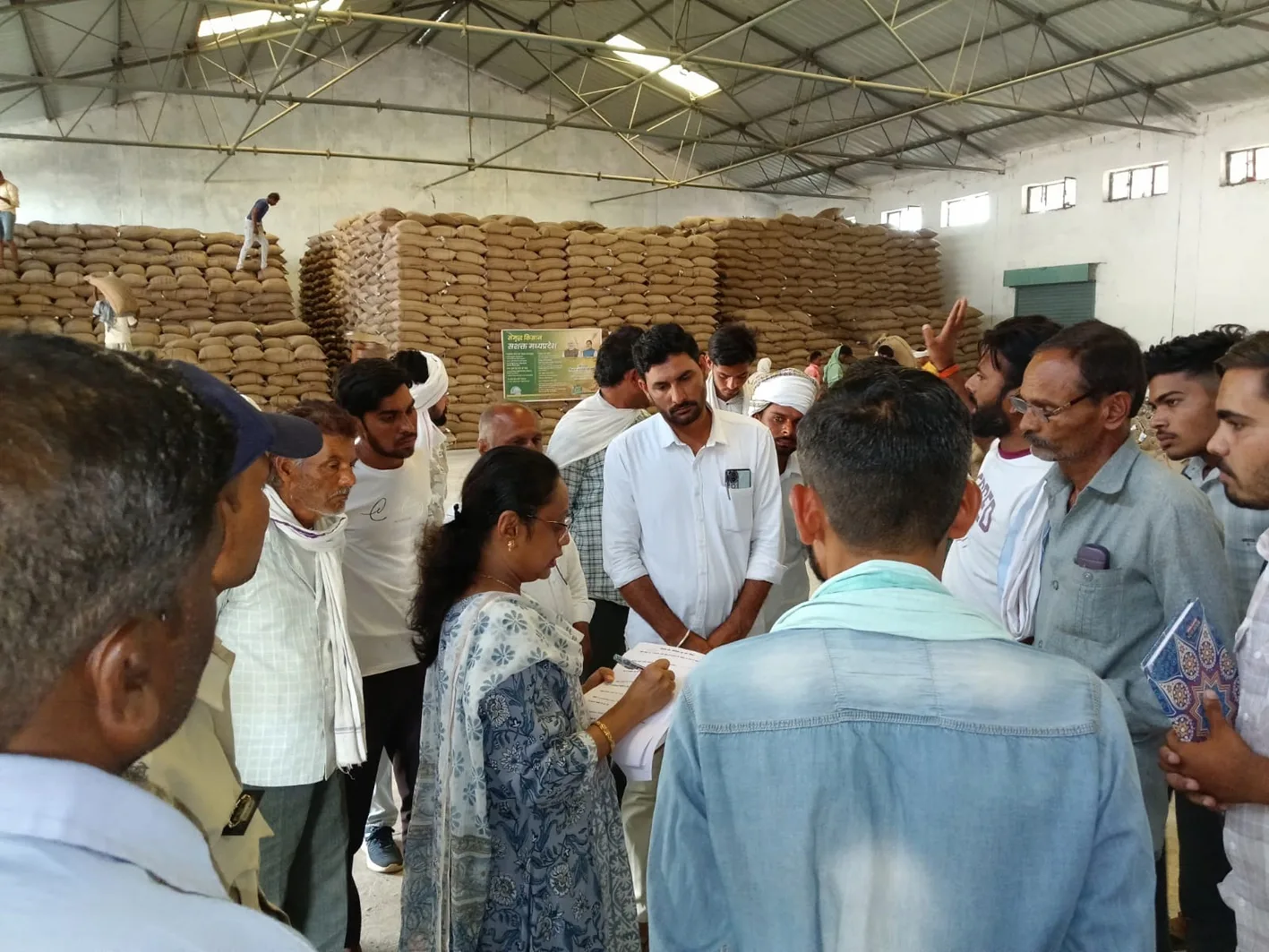 सीईओ जिला पंचायत ने किया खेड़ा उपार्जन केंद्र का निरीक्षण