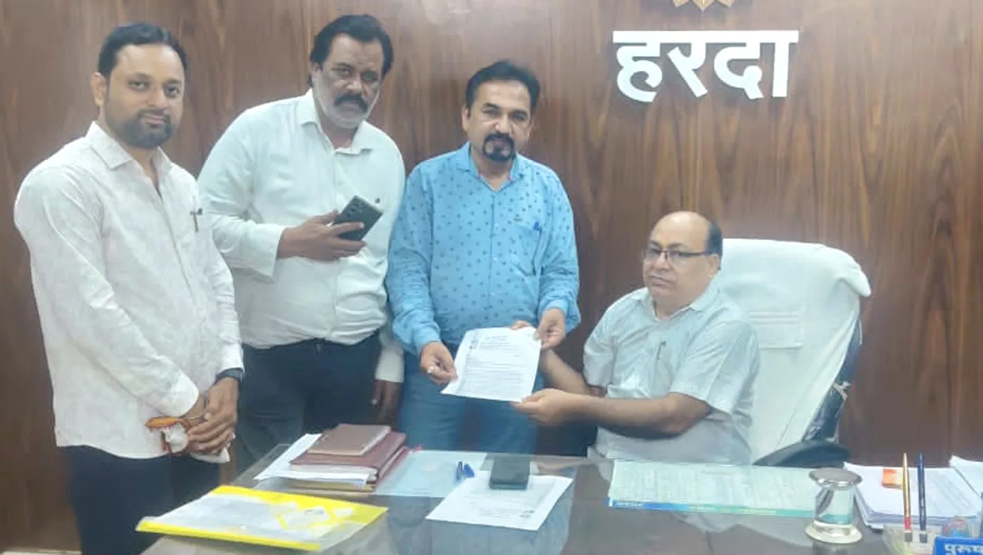मतदाता सूची में दोहरे नाम हटाने की मांग