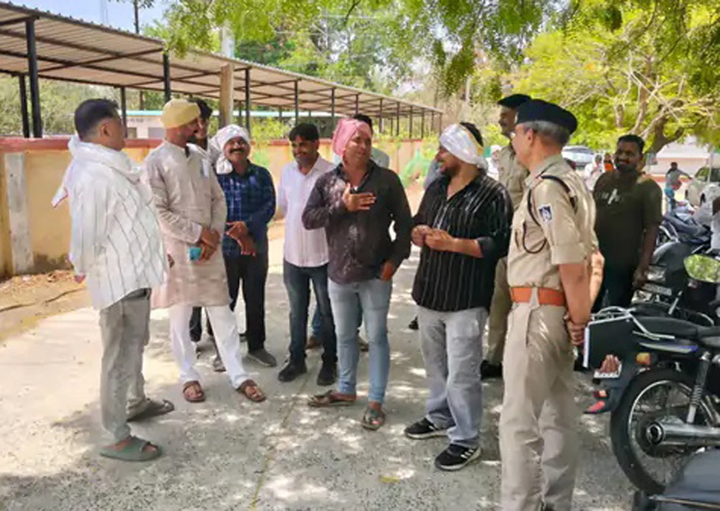 10 किसानों पर जारी समन खत्म, प्रशासन ने वापस लिया मामला