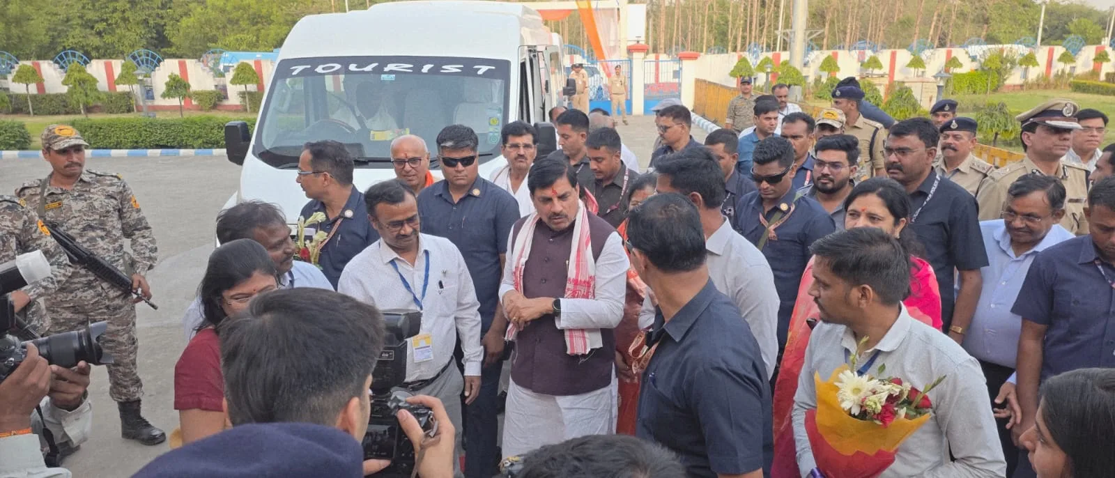 ना सायरन… ना लंबा कारकेड, बस में बैठकर पहुंचे CM मोहन यादव, सिंगरौली में दिखाई सादगी