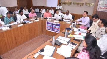 जनजातीय ग्रामों तक बुनियादी सुविधाएं पहुंचाने में कोई कसर न छोड़ी जाए : केंद्रीय मंत्री श्री दुर्गादास उईके