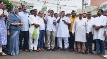 बिजली कटौती, स्मार्ट मीटर और बढ़े हुए बिलों को लेकर कांग्रेस ने किया विद्युत मंडल का घेराव