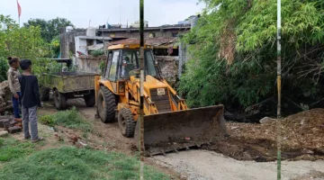 बारिश से पहले पंचायत सक्रिय : नांडेप व नालों की कराई सफाई