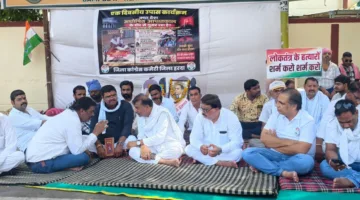 मीनाक्षी नटराजन का नामांकन निरस्त करने पर कांग्रेस ने किया प्रदर्शन