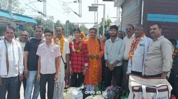 द्वारका धाम के लिए रवाना हुए 150 से अधिक श्रद्धालु, जयघोषों के बीच भावभीनी विदाई