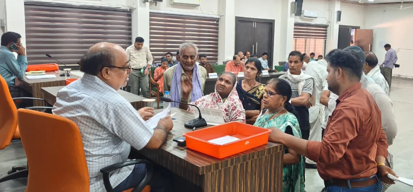 अधिकारियों ने जनसुनवाई में सुनी नागरिकों की समस्याएं