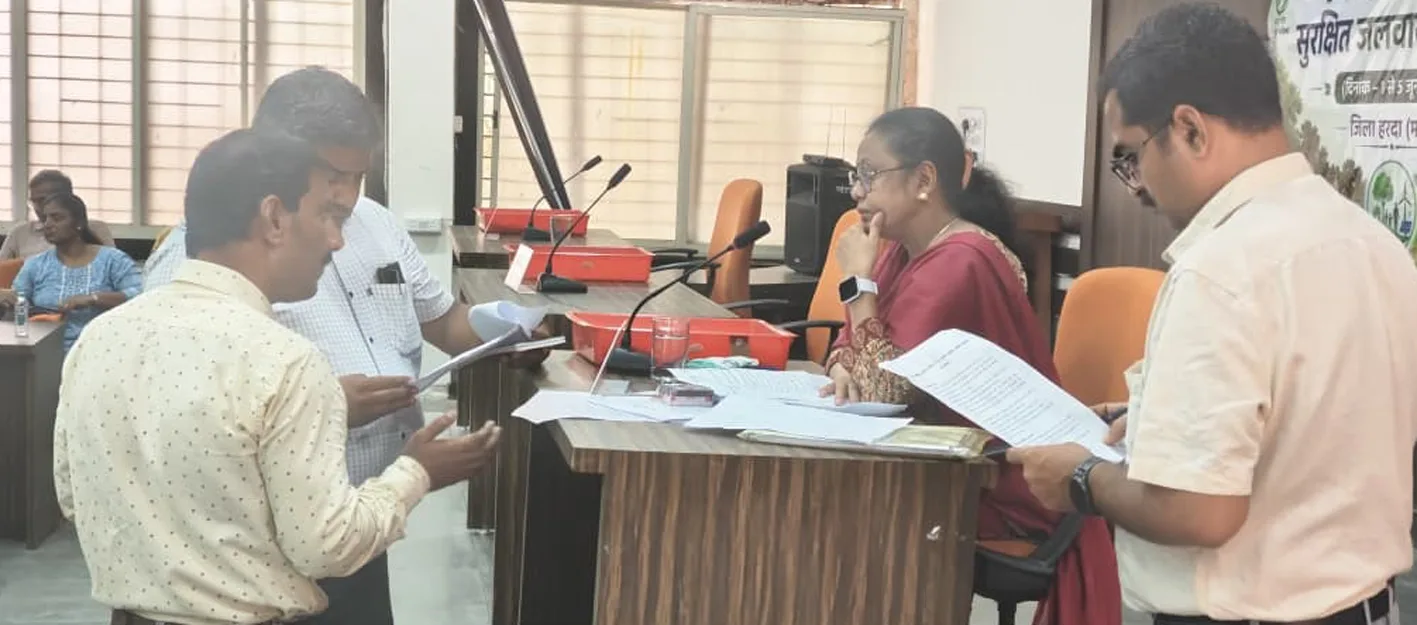 अधिकारियों ने जनसुनवाई में सुनी नागरिकों की समस्याएं