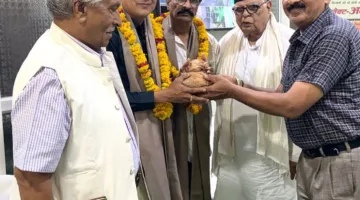 लोकभाषा और काव्य रस से सराबोर हुई साहित्य गोष्ठी