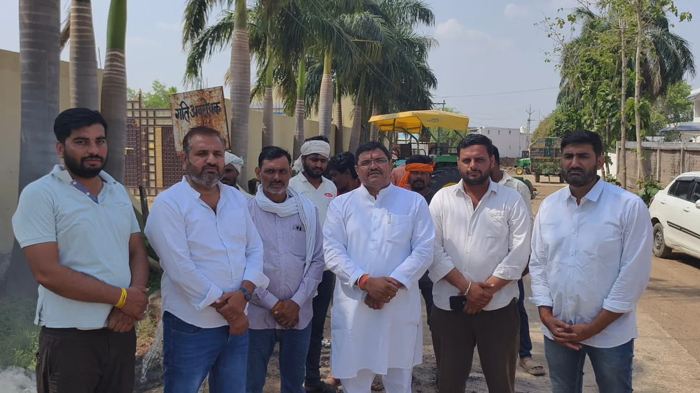 मुख्यमंत्री का पुतला जलाकर कांग्रेस ने जताया विरोध