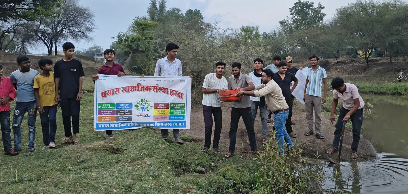 हरा गांव मेरी पहचान अभियान के तहत युवा संगोष्ठी एवं श्रमदान आयोजित