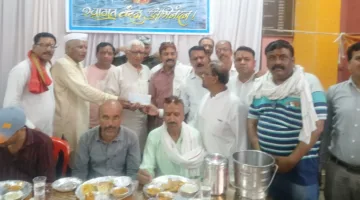 मां की तेरहवीं पर समाज को दी एक लाख रुपये की राशि