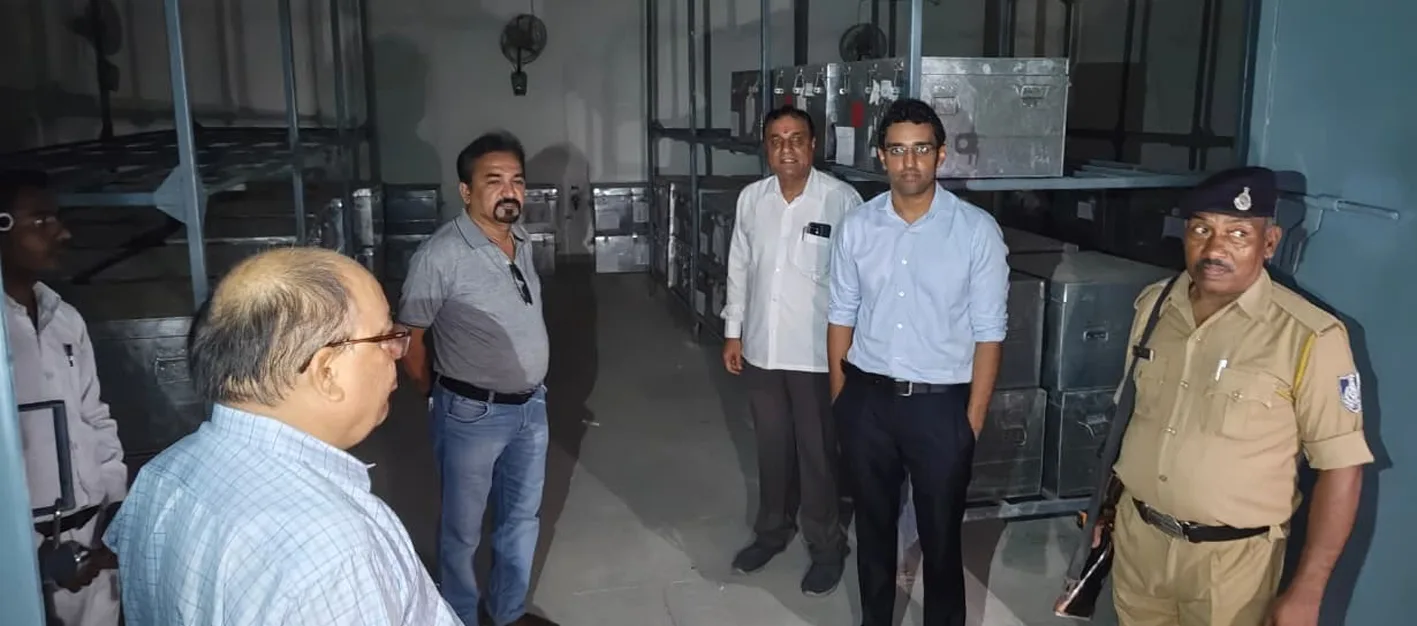 कलेक्टर ने ईवीएम वेयर हाउस का किया निरीक्षण  