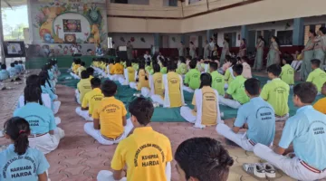सनफ्लावर स्कूल के विद्यार्थियों ने किया योगाभ्यास