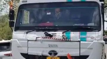 तेज रफ्तार डंपर ने बोलेरो को मारी टक्कर, रेलवे के पांच कर्मचारी घायल