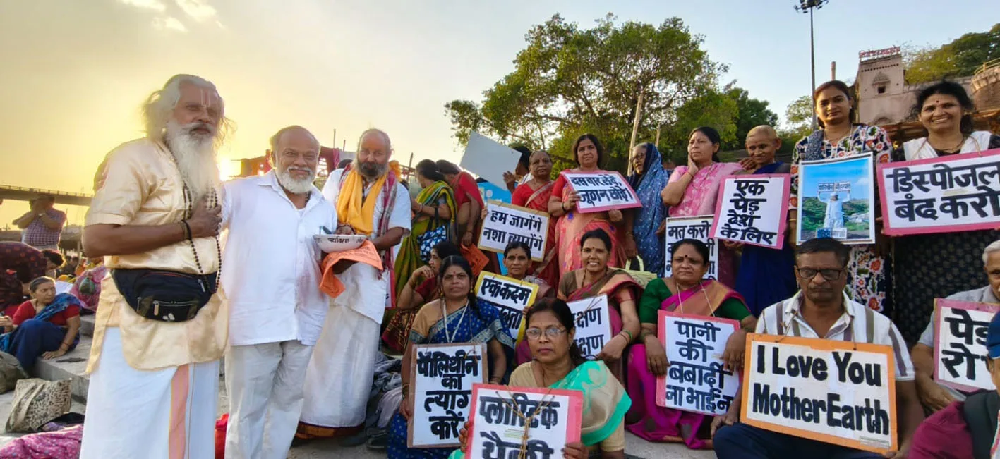 कोशिश पर्यावरण सेवक टीम ने नर्मदा तट पर चलाया जागरूकता अभियान
