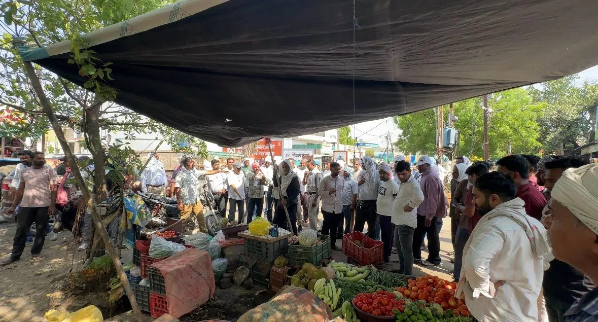 सब्जी नहीं बेचने दी, तो बेचूंगा गांजा