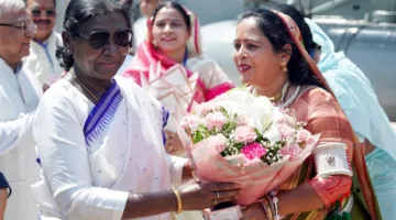 राष्ट्रपति द्रौपदी मुर्मू पहुंचीं तीर्थनगरी ओंकारेश्वर, किए दर्शन-पूजन