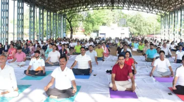 अंतरराष्ट्रीय योग दिवस पर सामूहिक योगाभ्यास कार्यक्रम