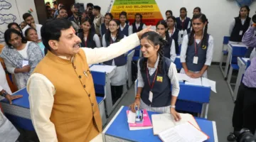 स्कूल के पहले दिन छात्राओं से घुले-मिले मुख्यमंत्री डॉ. मोहन यादव, प्रवेशोत्सव के दूसरे चरण का किया शुभारंभ