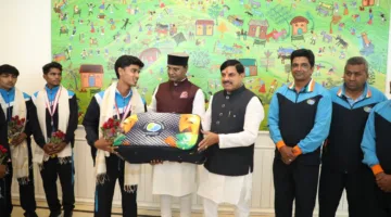 सीएम डॉ. मोहन ने की खिलाड़ियों से मुलाकात, गोल्ड जीतने वालों को 3-3, ब्रॉन्ज जीतने वालों को 1-1 लाख देगी सरकार