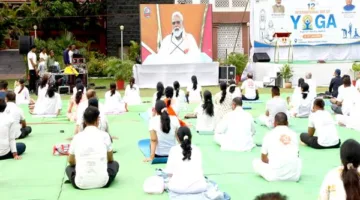 12वाँ अंतर्राष्ट्रीय योग दिवस कार्यक्रम लोकभवन में मना