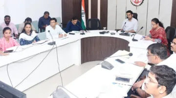 ठोस अपशिष्ट प्रबंधन के लिए समुदाय में जागरूकता लाएं