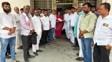 किसानों की समस्याओं को लेकर कांग्रेस ने सौंपा ज्ञापन