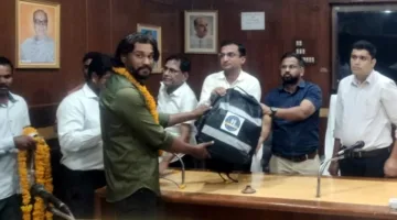 ‘नमस्ते दिवस पर सफाई मित्रों का सम्मान, सुरक्षा उपकरण वितरित