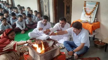 वैदिक मंत्रोच्चार के बीच महर्षि वेदव्यास का पूजन, गुरु पूर्णिमा पर हुआ हवन